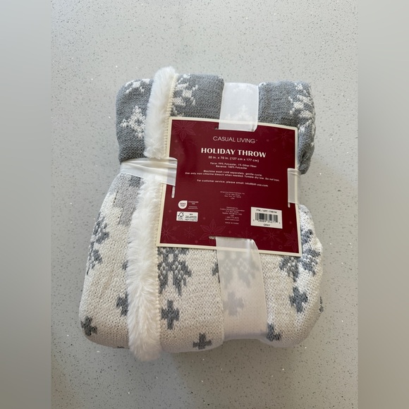 Costco Casual Living Holiday Throw Gray Snowflake Holiday Blanket - Picture 2 of 2